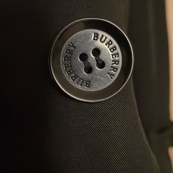 Woman’s medium Burberry Jacket - Picture 6 of 7